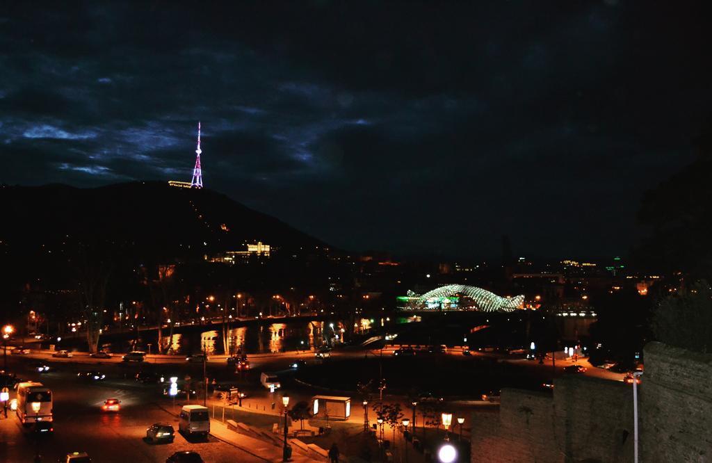 Tiflis Metekhi Hotel Exteriör bild